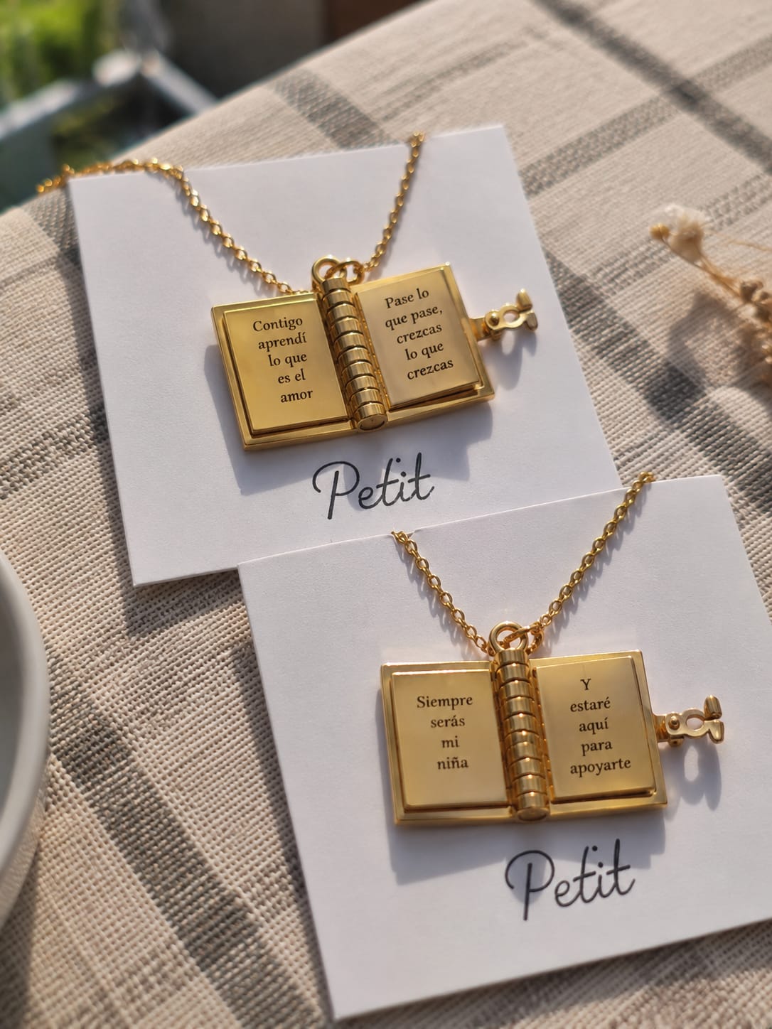 Collar Libro Personalizado